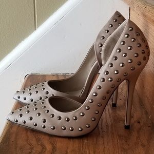 Isabella Rue metal spike Taupe Pumps